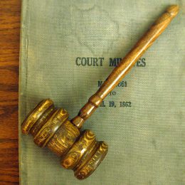 CC: Jonathunder, http://commons.wikimedia.org/wiki/File:CourtGavel.JPG